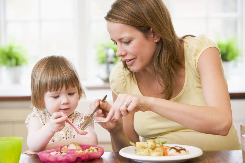 Thực phẩm cũng có thể là nguyên nhân dẫn đến việc trẻ bị tiêu chảy.