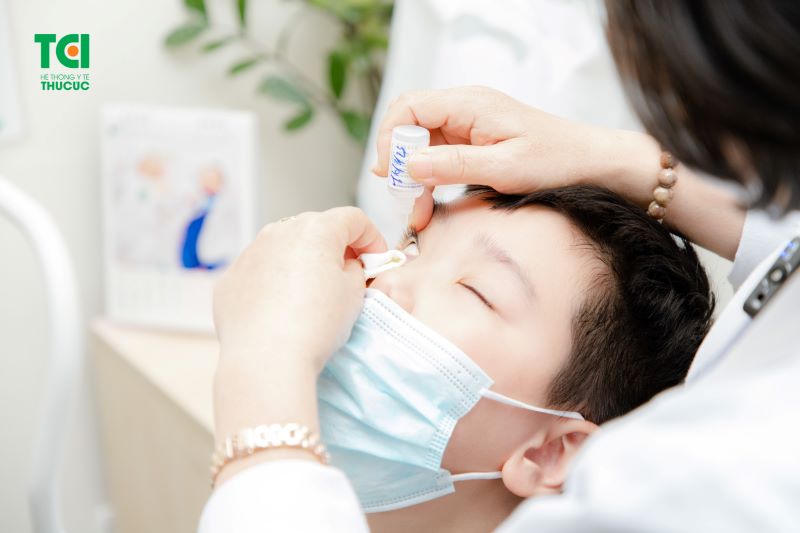 Cần khám mắt cẩn thận trước khi có ý định sử dụng kính Ortho K.