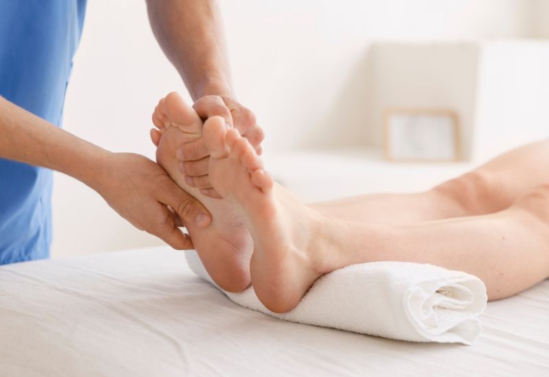 chườm lạnh khi bị chấn thương phần mềm
