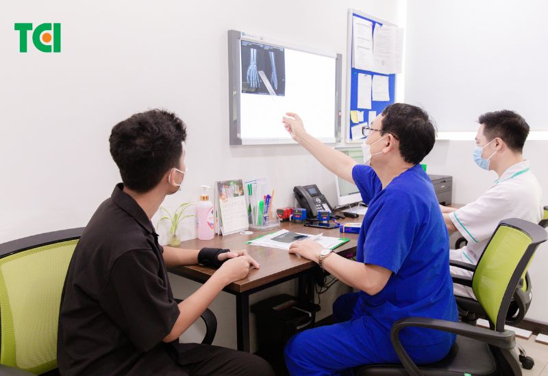 điều trị trật khớp ngón tay cái