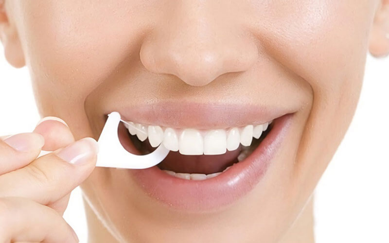 Chỉ nha khoa giúp loại bỏ mảng bám ở phần kẽ răng hiệu quả
