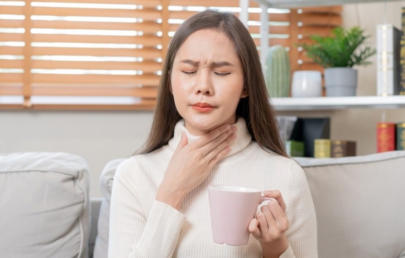 Đau cổ nuốt vướng là tình trạng gì?