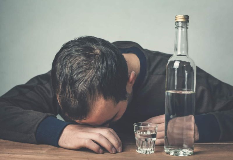 Rượu - Tác nhân gây ợ chua cần chú ý