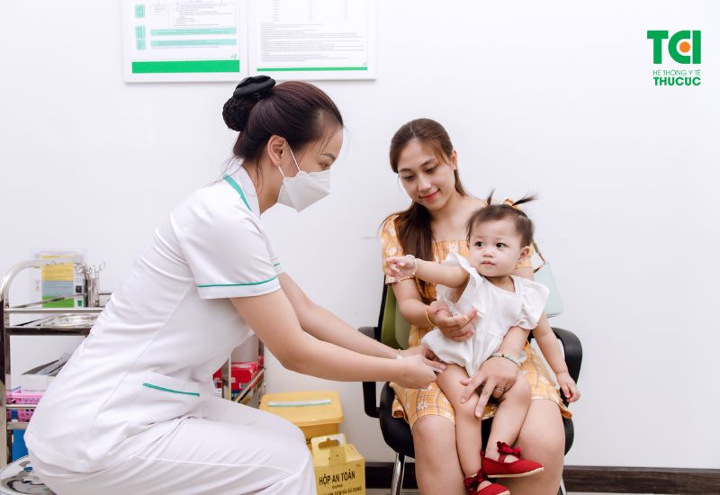 Giải đáp chi tiết thắc mắc: Tiêm vắc-xin là tiêm gì?