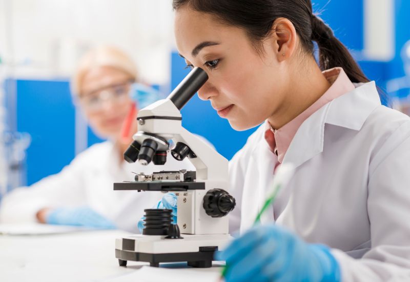 Vắc-xin Sabin không phải một phát minh ngẫu nhiên, mà là kết quả của nhiều năm nghiên cứu không mệt mỏi của bác sĩ Albert Sabin và cộng sự.