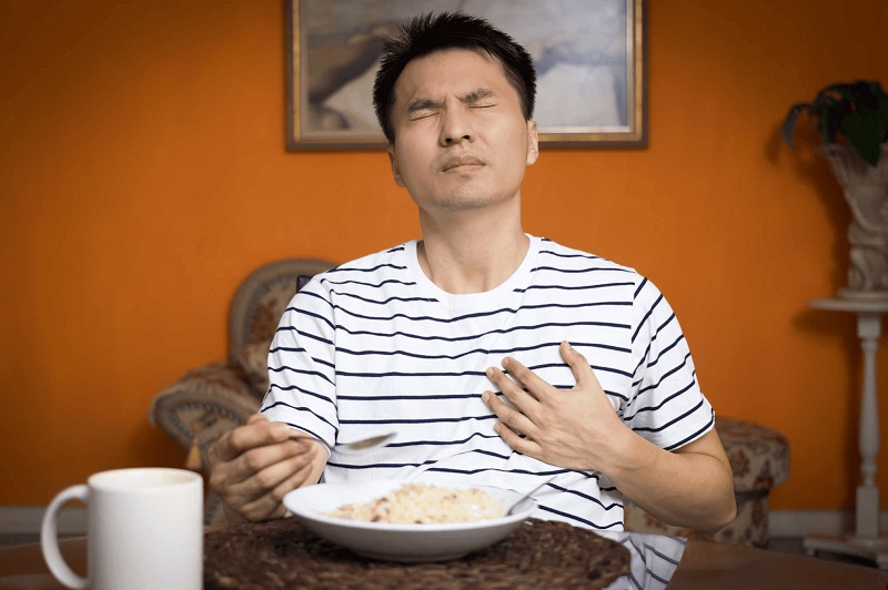Trào ngược thượng vị là tình trạng gì?