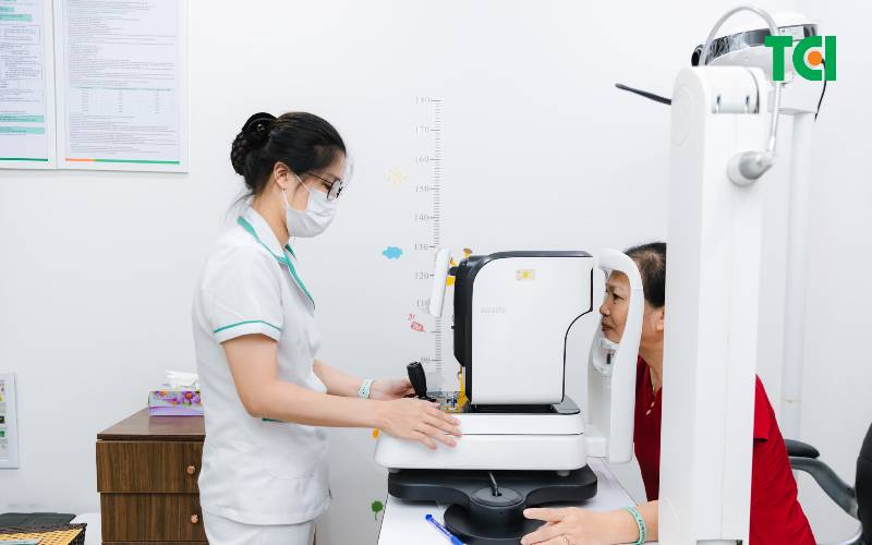 Đo mắt kính lão quy trình như thế nào