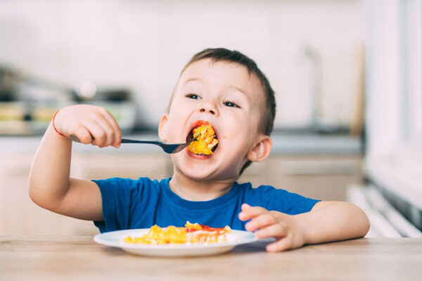 Nhiều người lo ngại rằng việc ăn trứng sau khi tiêm vắc-xin có thể gây ra phản ứng phụ hoặc làm giảm hiệu quả của vắc-xin.