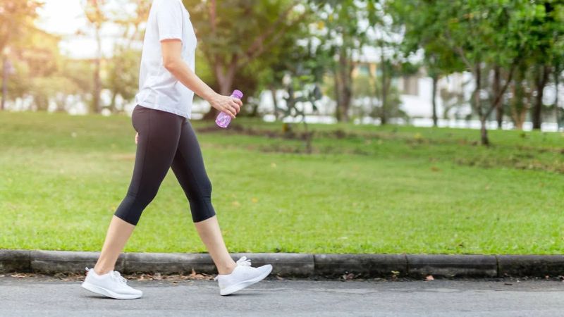 Lý giải trào ngược dạ dày có nên đi bộ không?