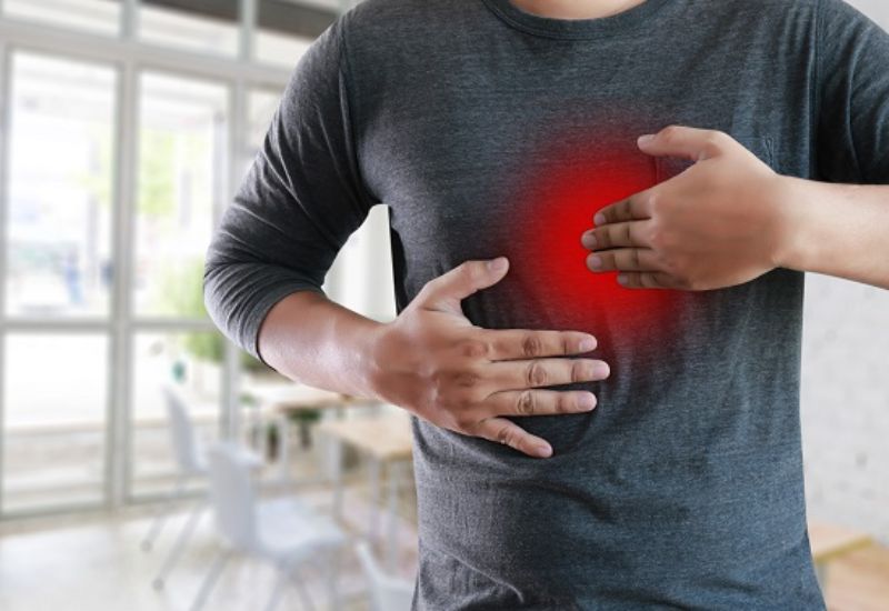 trào ngược gây tức ngực