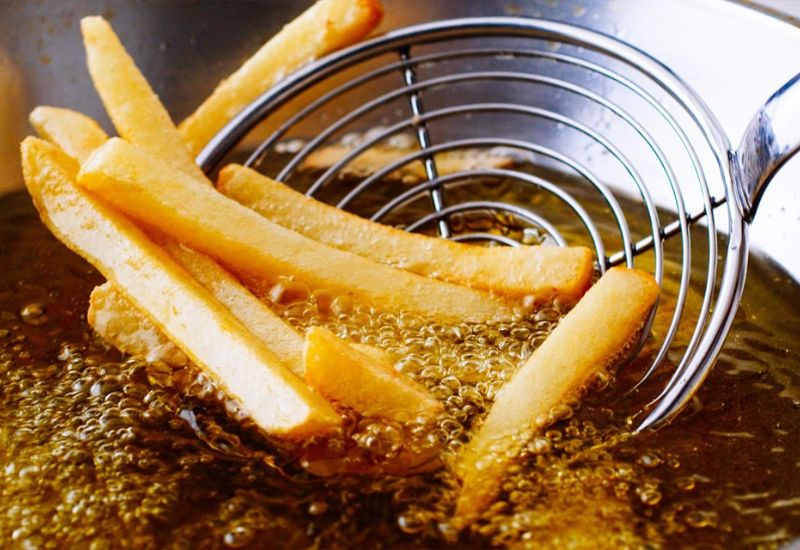 Thói quen ăn uống sai lầm là nguyên nhân ợ chua ợ nóng