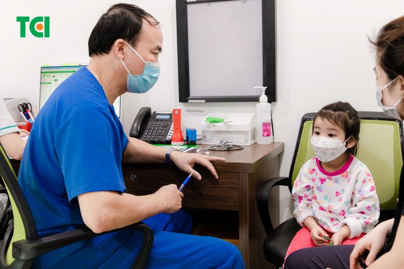 Cha mẹ nên tìm hiểu kỹ nhu cầu dinh dưỡng cụ thể của con mình, thông qua tư vấn từ bác sĩ hoặc chuyên gia dinh dưỡng.