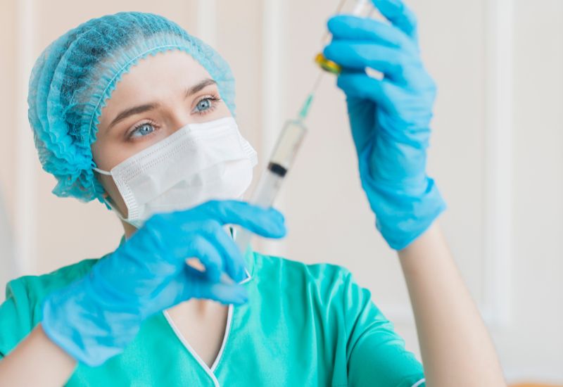Giải đáp chi tiết thắc mắc: Tiêm phòng ung thư cổ tử cung ở tuổi nào?