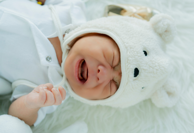 Mặc dù tắm sau tiêm vắc-xin thường an toàn, nhưng bạn vẫn nên theo dõi phản ứng của trẻ trong và sau khi tắm.