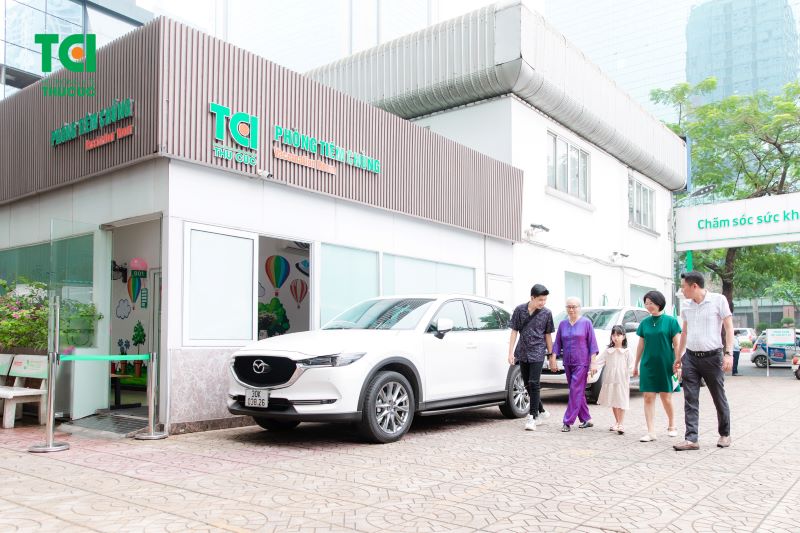 người trên 65 tuổi có nên tiêm vắc xin