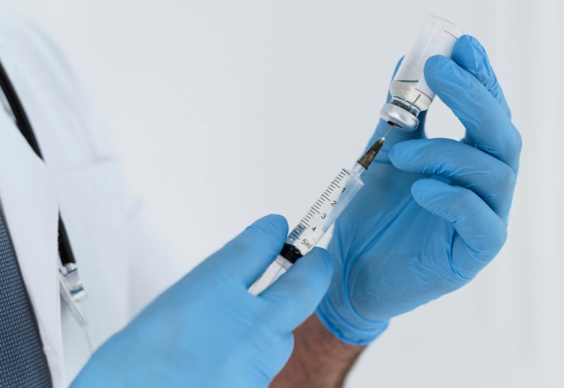 Pentaxim là vắc-xin kết hợp do tập đoàn dược phẩm Sanofi Pasteur (Pháp) nghiên cứu và sản xuất.