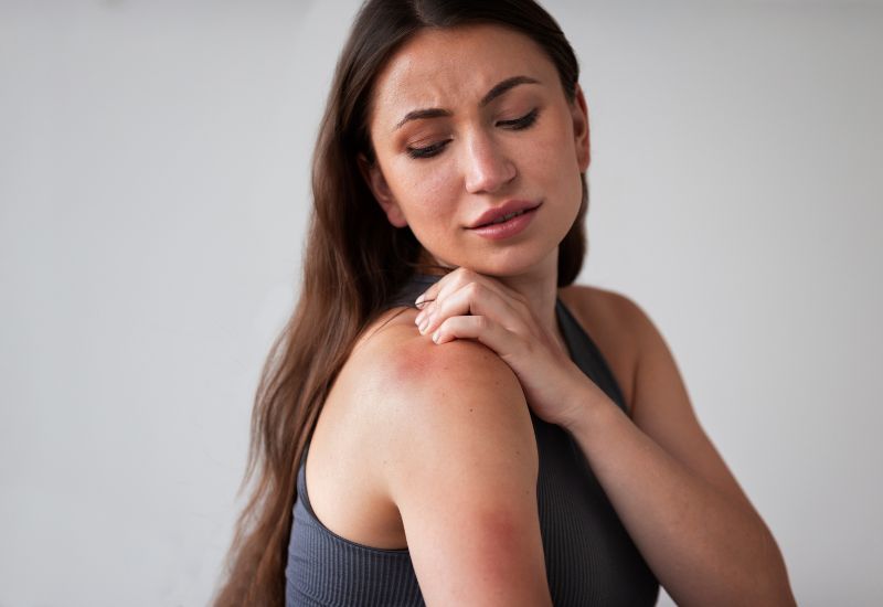Sau khi tiêm vắc-xin, người tiêm có thể gặp phải nhiều dạng ngứa khác nhau.