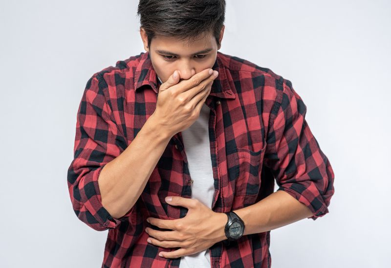 Giải đáp chi tiết thắc mắc: Tiêm vắc-xin có được uống rượu bia không?