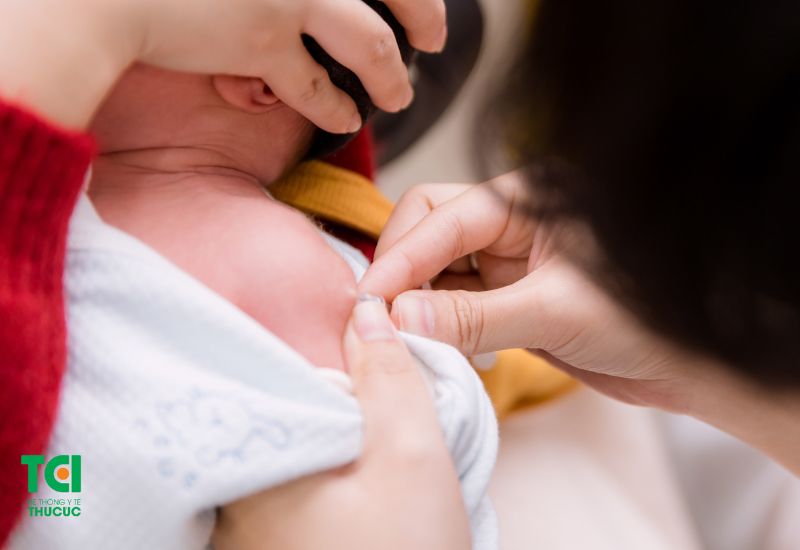 Một số loại vắc-xin được tiêm vào lớp mỡ dưới da.