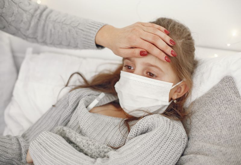 Giải đáp chi tiết thắc mắc: Tiêm vắc-xin sau mấy tiếng thì sốt?