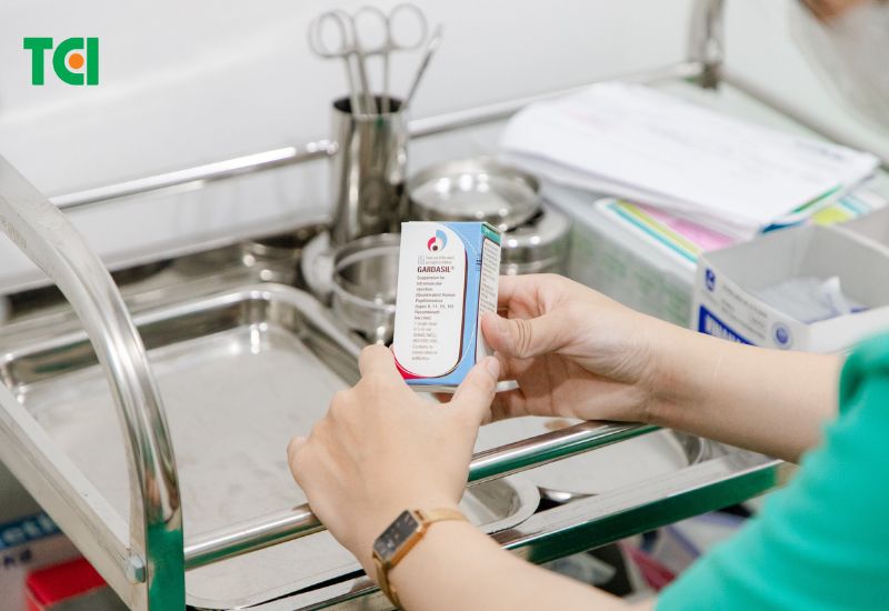Loại vắc-xin này được sử dụng để phòng ngừa sự phát triển của các khối u ác tính trước khi chúng hình thành; điển hình là vắc-xin phòng ung thư cổ tử cung; đây là vắc-xin thành công nhất trong lĩnh vực phòng ngừa ung thư.