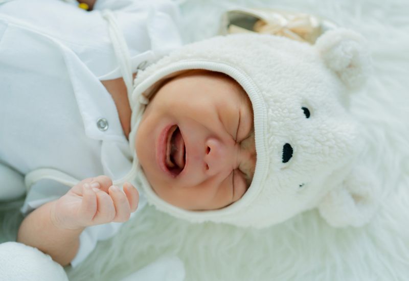 Giống như các loại vắc-xin khác, có thể xuất hiện một số phản ứng phụ nhẹ sau tiêm vắc-xin tay chân miệng như sốt, đau tại chỗ tiêm, mệt mỏi.