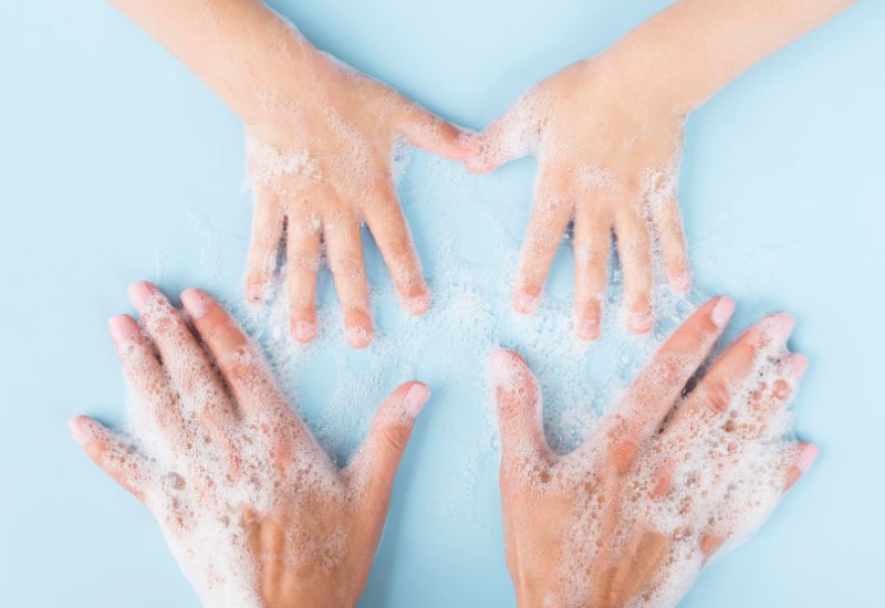 Trong khi chờ đợi vắc-xin được phê duyệt, ngành y tế Việt Nam đã và đang triển khai đồng bộ nhiều biện pháp phòng ngừa thay thế.