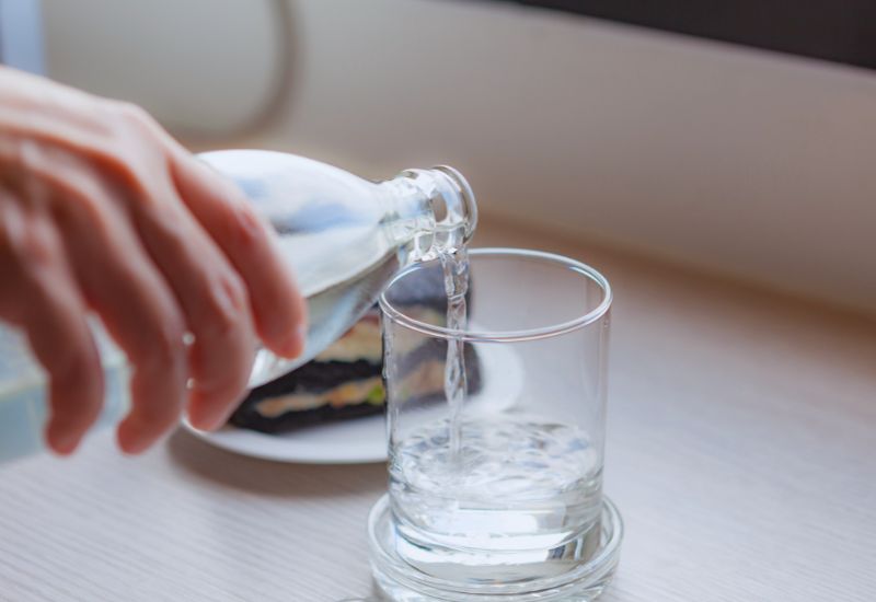 Thận bị ứ nước có nên uống nhiều nước không - Giải đáp từ chuyên gia