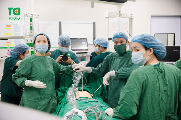 Phẫu thuật nội soi lấy thai ngoài tử cung được chỉ định với hầu hết các trường hợp mang thai ngoài tử cung và chưa xoắn vỡ