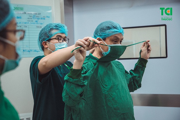 Bệnh viện ĐKQT Thu Cúc sở hữu đội ngũ bác sĩ giỏi, thực hiện thành công nhiều ca khâu cổ tử cung