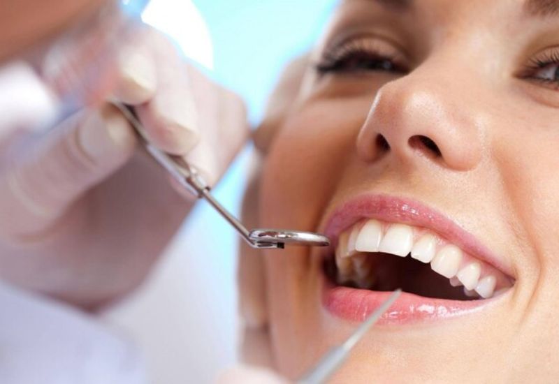 Chăm sóc răng sứ đúng cách sau khi bọc đóng vai trò quan trọng và không thể bỏ qua.