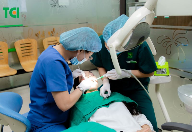 Nếu có dấu hiệu viêm lợi nghiêm trọng, bạn nên đến nha khoa để được thăm khám và điều trị kịp thời.