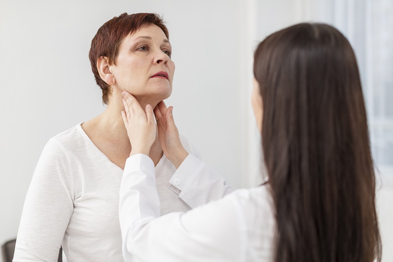 Bệnh cường giáp là gì và có lây qua tiếp xúc thông thường không?