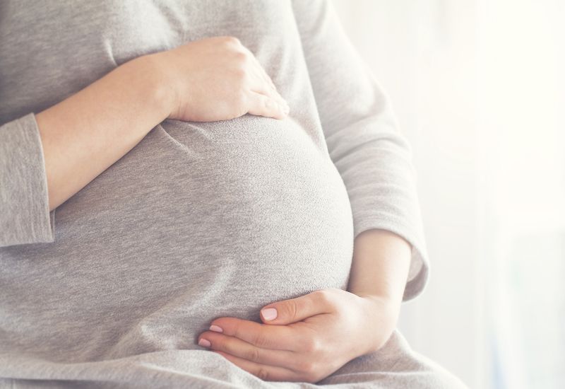 Ăn trứng vịt lộn có thể làm tăng cảm giác khó chịu cho thai phụ, vốn đã chịu áp lực từ thai nhi chèn ép dạ dày.