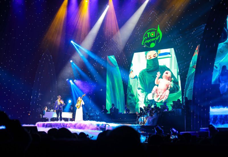 Concert Sức sống của Thu Cúc TCI mang âm nhạc đến với hàng nghìn khách hàng. 