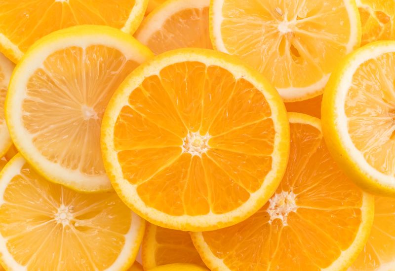 Trái cây tươi và rau xanh không chỉ cung cấp vitamin C mà còn cung cấp chất xơ, kali, chất chống oxy hóa.
