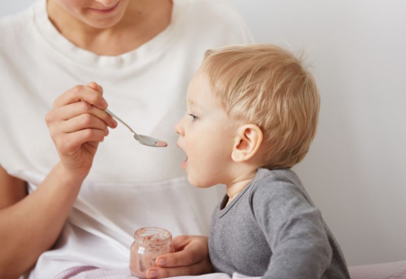 Với trẻ em, đường phèn thường được dùng trong các bài thuốc dân gian.