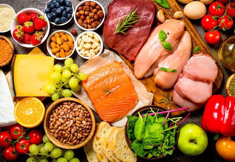 Khi xây dựng chế độ dinh dưỡng cho bé biếng ăn, cần đảm bảo bổ sung đầy đủ các dưỡng chất phù hợp với nhu cầu của trẻ.
