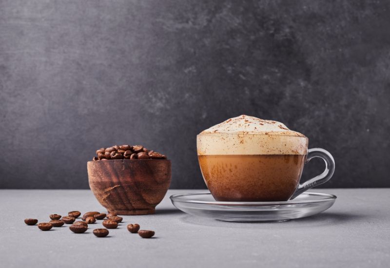 Giải đáp chi tiết thắc mắc: Mỡ máu cao có uống cafe được không?