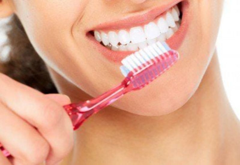 Niềng răng khểnh cần đi kèm với chăm sóc răng miệng đúng cách để đạt hiệu quả tối ưu.