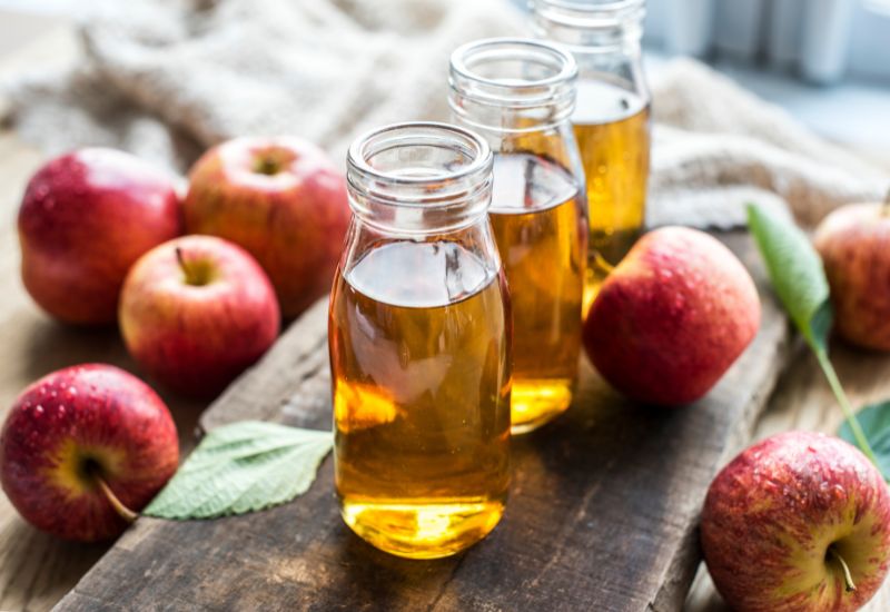 Giấm táo là một loại đồ uống đang được sử dụng phổ biến trong các chế độ ăn kiêng nhờ khả năng điều hòa đường huyết và hỗ trợ giảm mỡ máu.