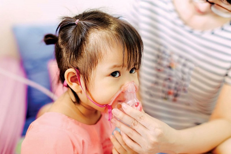 Trẻ em và người cao tuổi là hai nhóm dễ bị ảnh hưởng do sức đề kháng yếu.