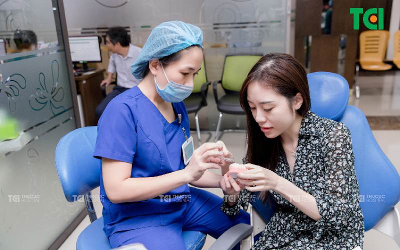 Giá tiền Niềng răng trong suốt Invisalign