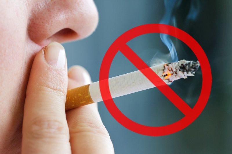 Một số yếu tố làm tăng nguy cơ mắc thoái hóa võng mạc tuổi già bao gồm tuổi tác, tiền sử gia đình, hút thuốc lá, chế độ ăn uống…