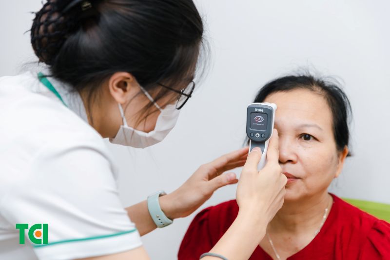 Ở giai đoạn đầu, võng mạc cao huyết áp thường không có triệu chứng rõ ràng, khiến nhiều người không nhận ra vấn đề.