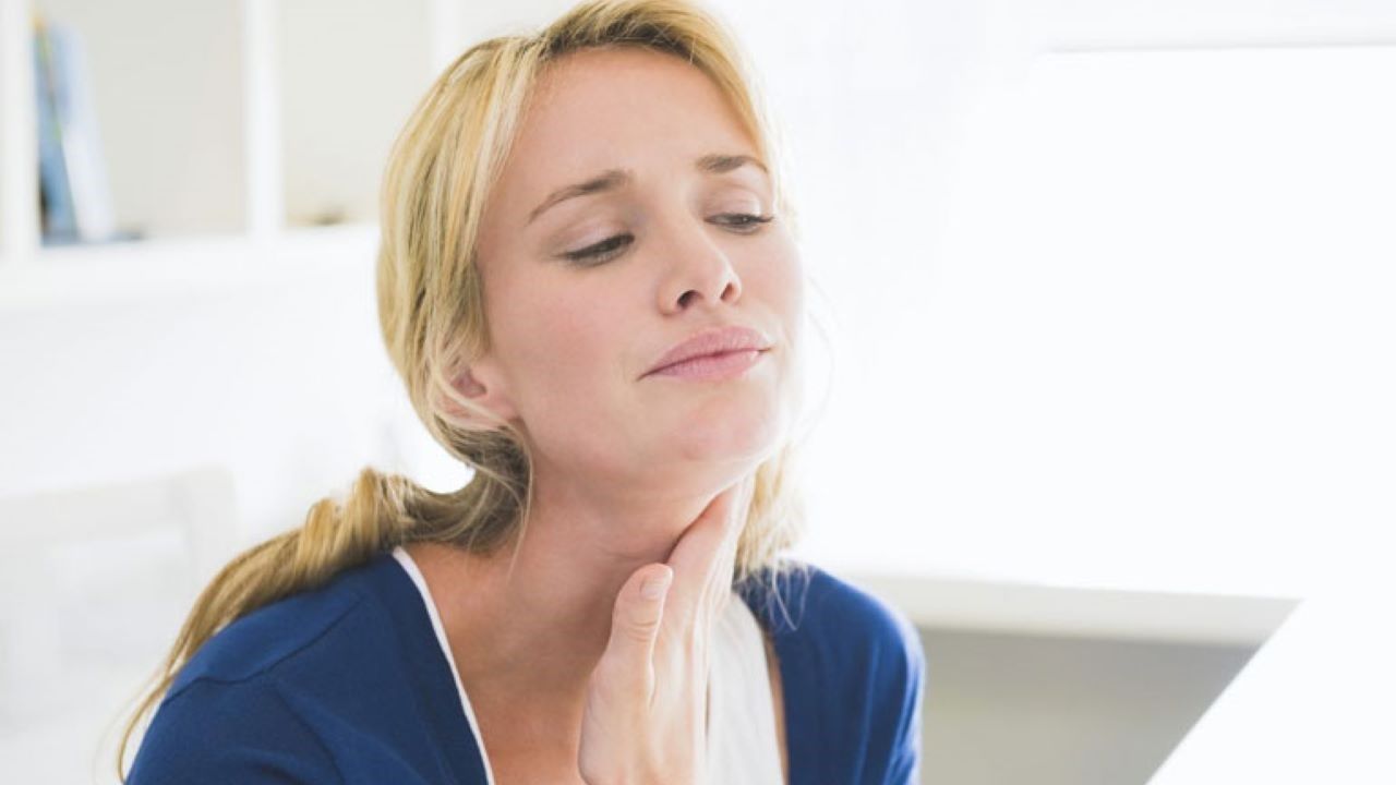 Sau khi cắt amidan có nên nuốt nước bọt không?