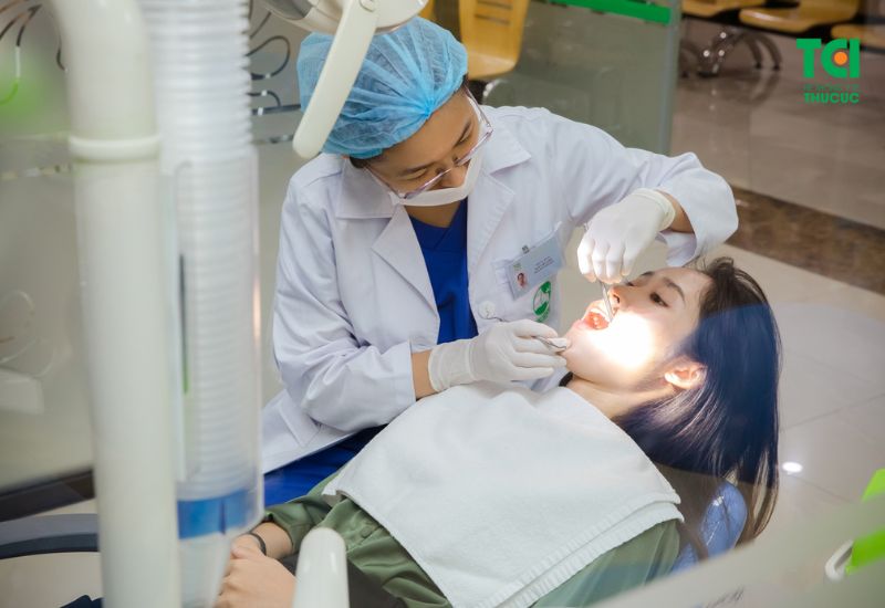 dán sứ veneer có bị hôi miệng không