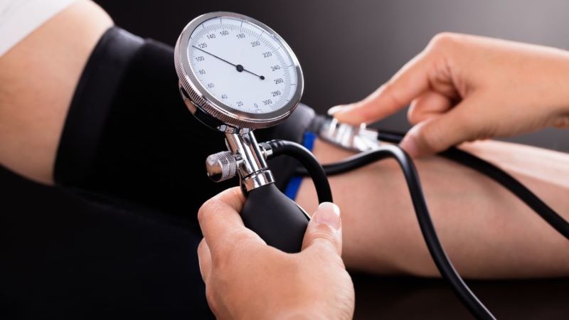 Huyết áp xuống thấp bao nhiêu là nguy hiểm?