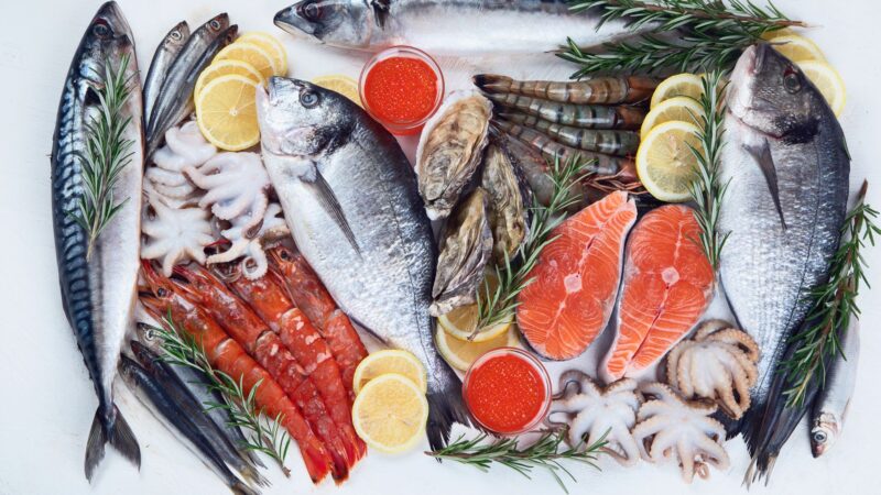 Nhiều người bệnh băn khoăn mổ trĩ xong ăn hải sản được không?