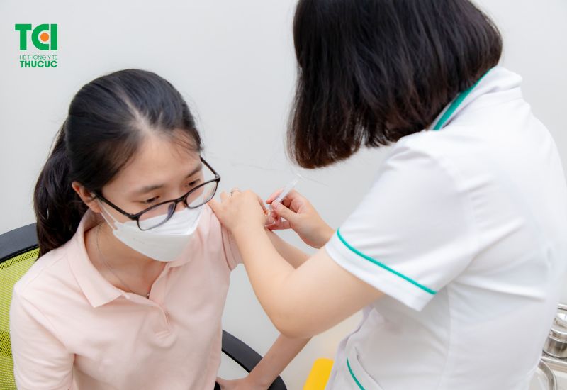 vắc xin cho người lớn